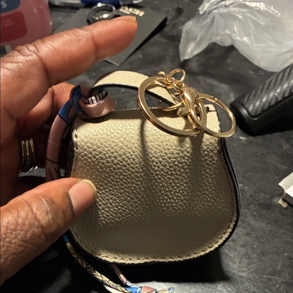 Elegant Cream and Gold Women's Bag charm or king chain - Picture 3 of 3